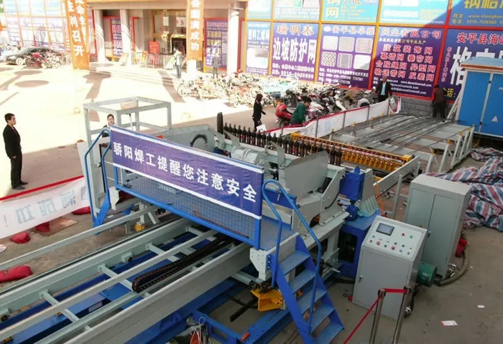 Эта машина для производства арматурной сетки, которые используются в строительстве
