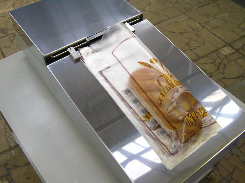 Аппарат для упаковки хлеба и хлебобулочных изделий в пакеты