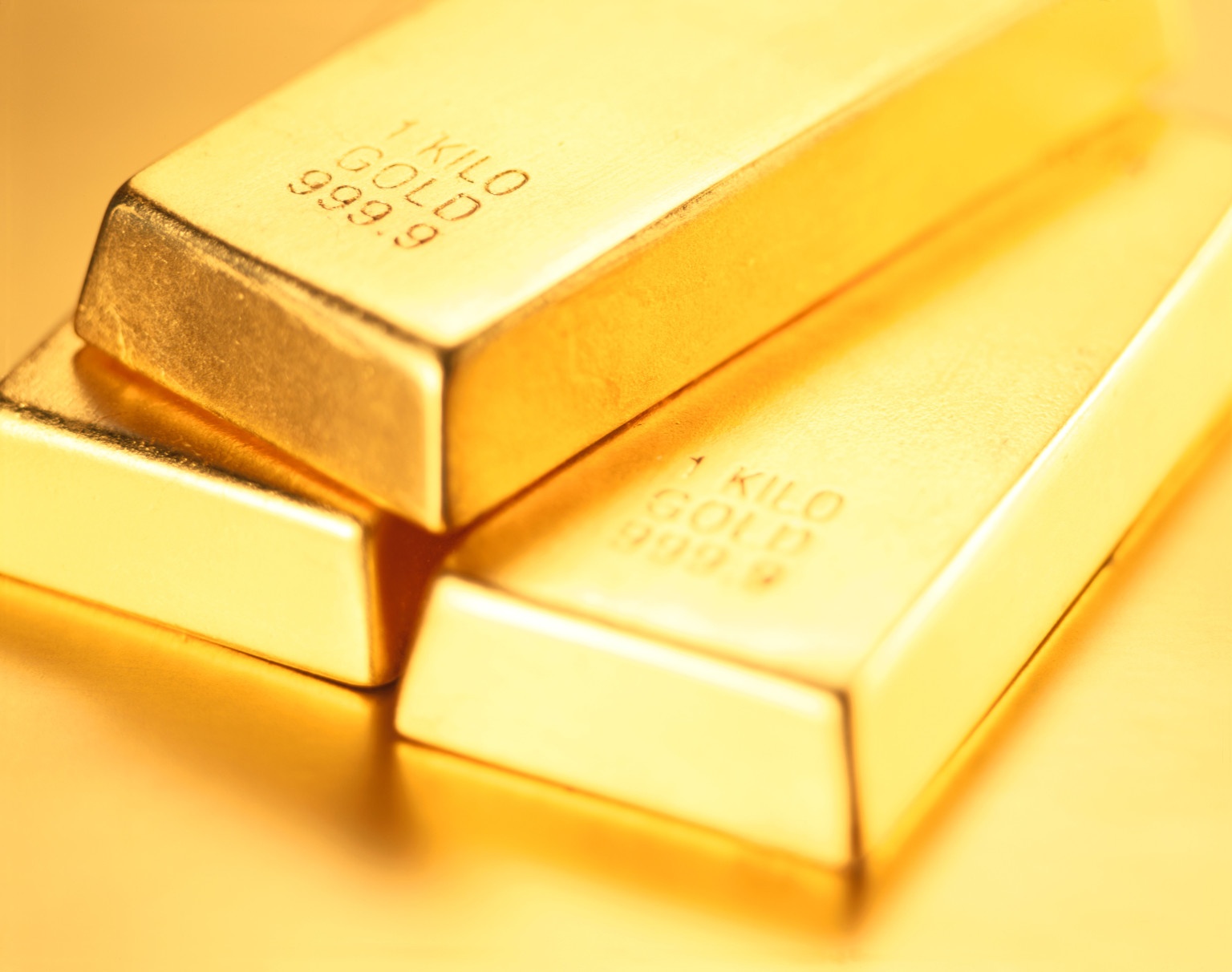 Стоимость золота опустилась до пятилетнего минимума