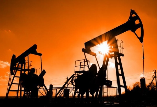 Мировые цены на нефть вновь идут вниз