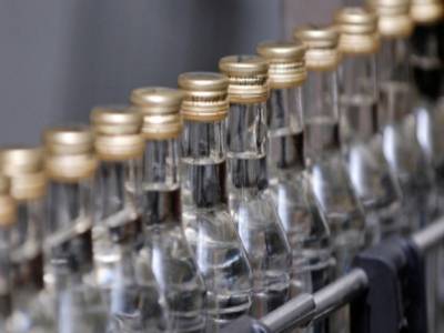 Продажи легального алкоголя в России падают