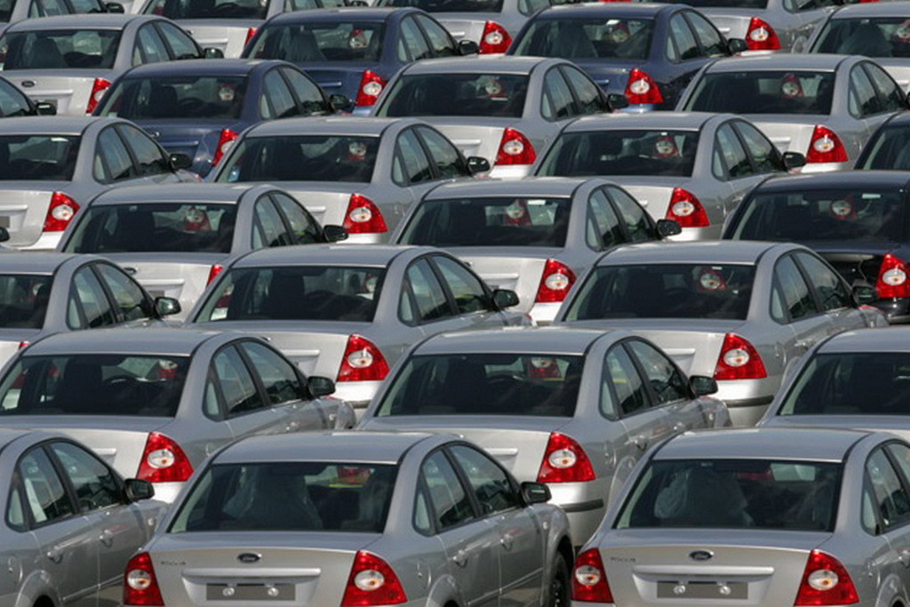 Продажи легковых автомобилей и LCV упали на 2%