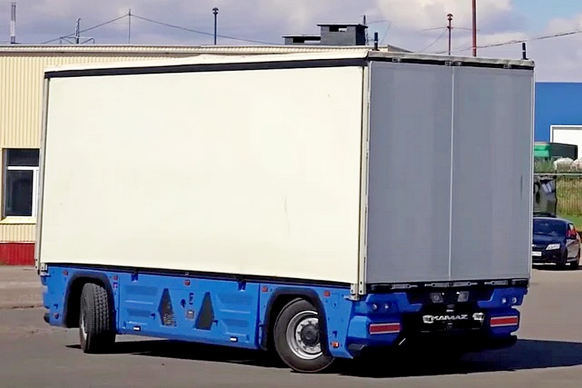 КАМАЗ показал в деле электрический грузовик без кабины
