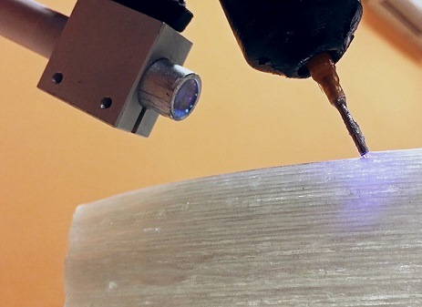 Итальянские ученые изобрели печатающего «по воздуху» робота-шелкопряда