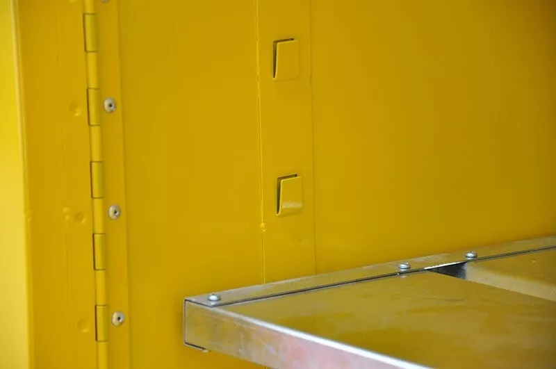 Шкаф для хранения ЛВЖ с двойной дверью (1090х460х460)
