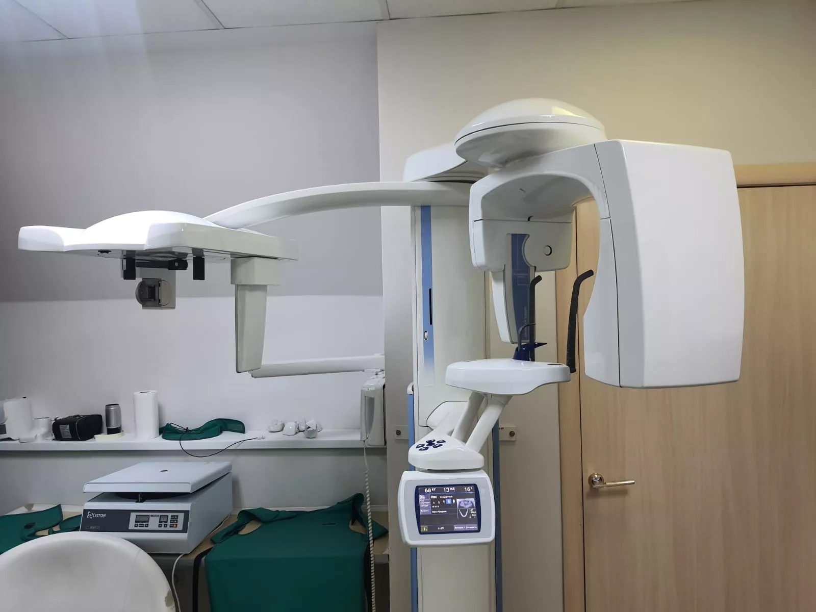 Стоматологический рентгеновский аппарат с цефалостатом Planmeca ProMax