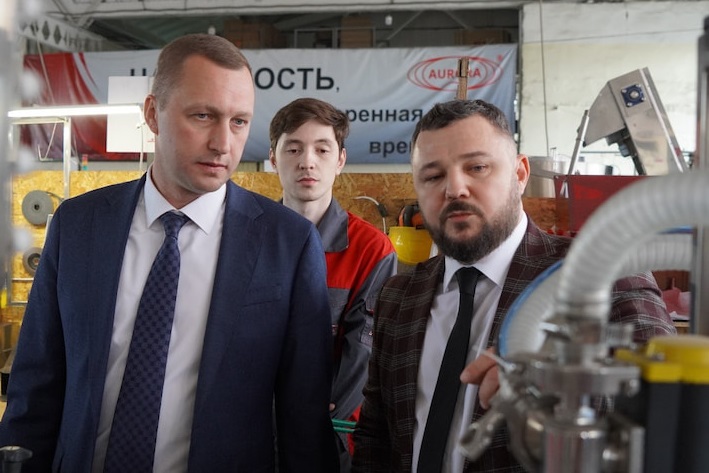 Врио губернатора Саратовской области Роман Бусаргин посетил производственную компанию «АВРОРА»