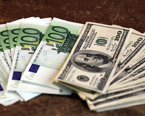 Курс доллара на торгах приближается к 67 рублям, евро готов «пробить» рубеж в 75 рублей