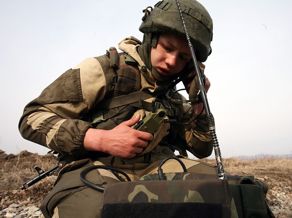 Армейские командиры получили защищённые мобильные телефоны за 115 тыс. рублей