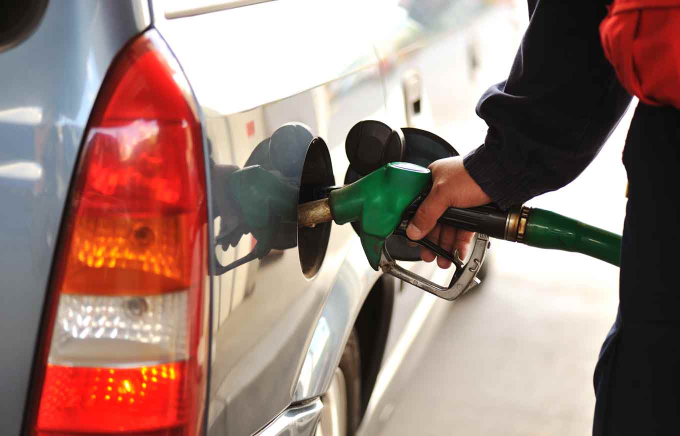 Федерация автовладельцев сообщила, что 76% российских заправок недоливают бензин