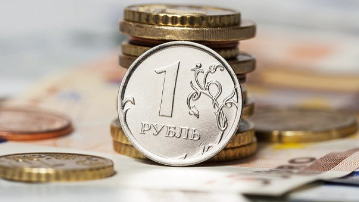 Финансовые аналитики меняют прогнозы по курсу рубля