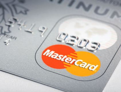 Держатели MasterCard подтвердят платежи с помощью селфи