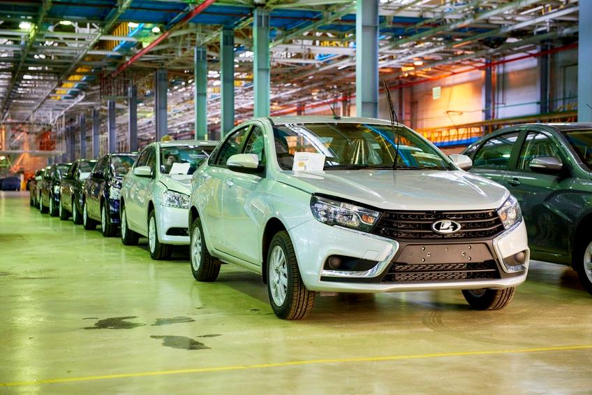 Стало известно о планах АвтоВАЗа повысить цены на автомобили Lada