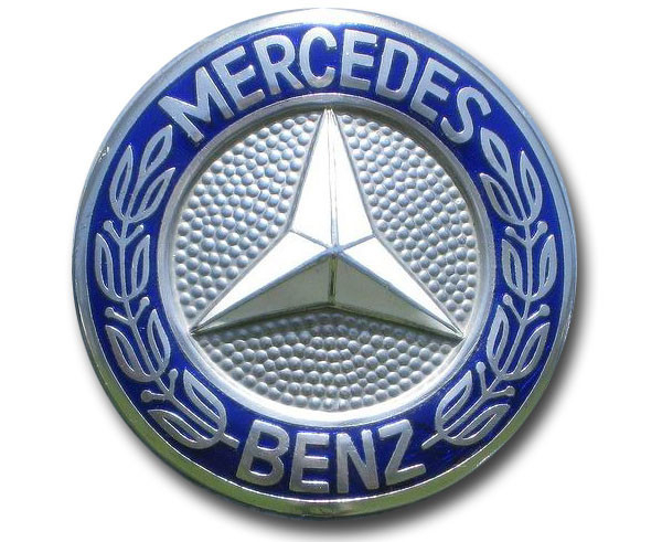 Mercedes-Benz перешел на брендированные чехлы
