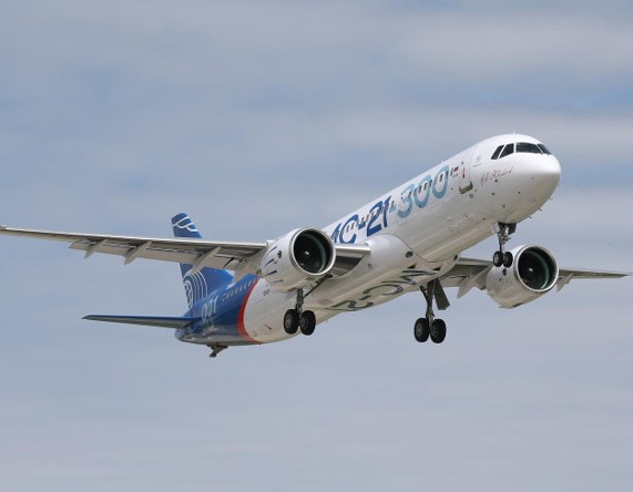 Российский пассажирский самолет МС-21 впервые поднялся в воздух