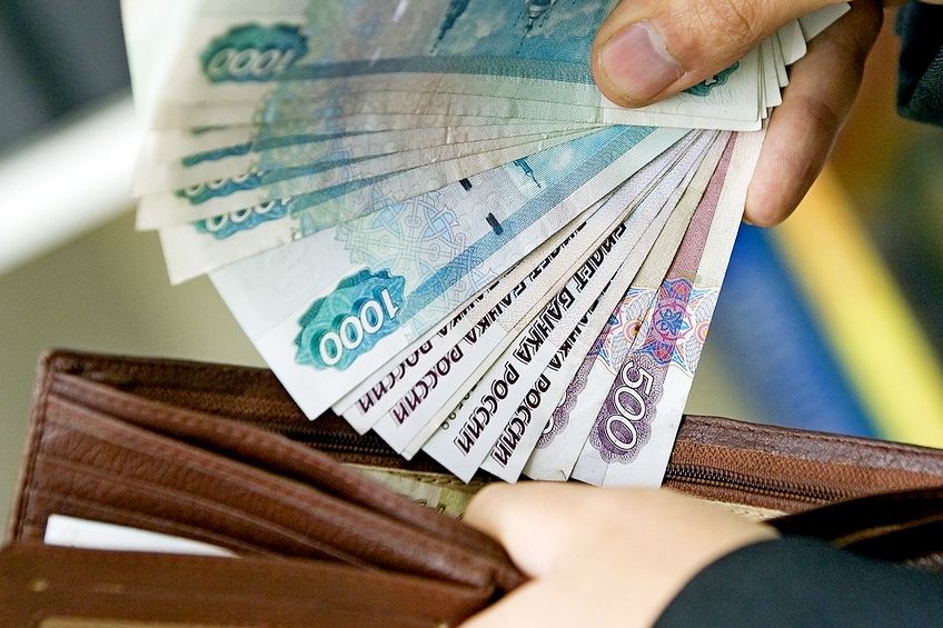 Аналитики объяснили разрыв в зарплатах между Россией и западными странами