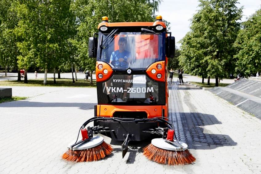 Челябинск закупил мини-пылесосы «Кургандормаш» для уборки парков и скверов