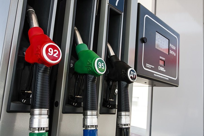 Скоро цена за литр бензина превысит 50 рублей