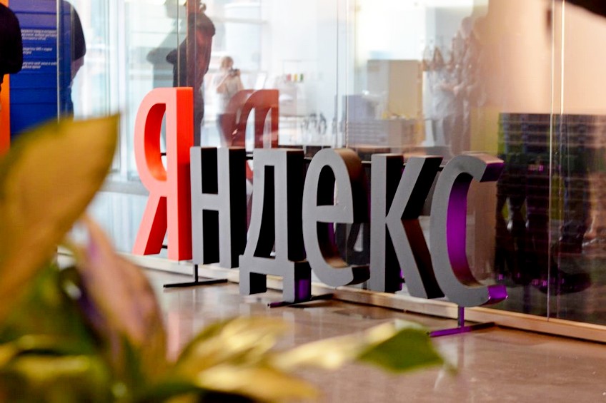 Акции "Яндекса" падают из-за возможной продажи до 30% компании Сбербанку
