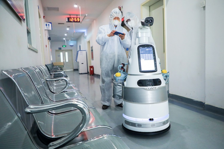 Роботы могут заменить медиков в палатах с больными коронавирусом