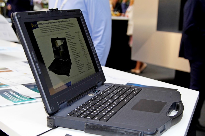 «Росэлектроника» представила промышленный ноутбук в облегченном корпусе