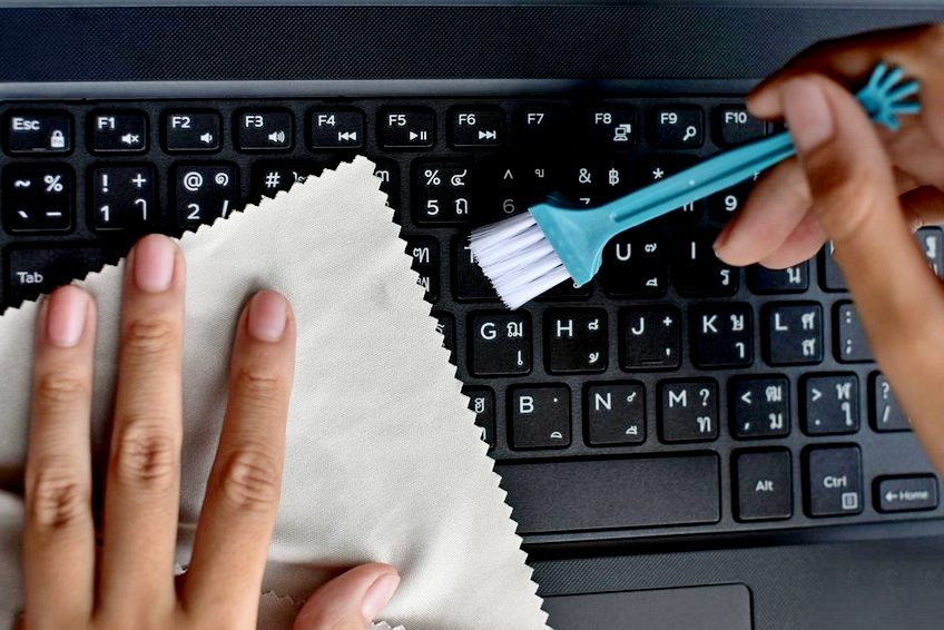 Как эффективно почистить клавиатуру ноутбука