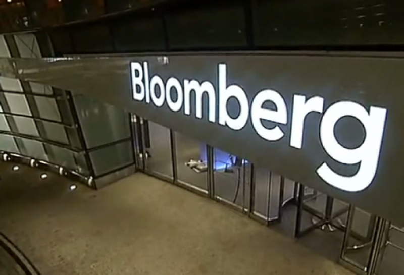 Bloomberg сообщил, в какую валюту стоит инвестировать