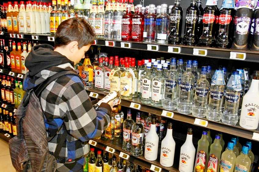 Минздрав готовит проект об увеличении возраста покупки алкоголя