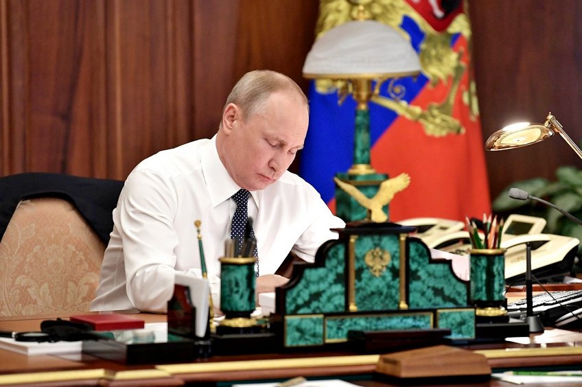 Путин подписал закон о предустановке на гаджеты российского софта