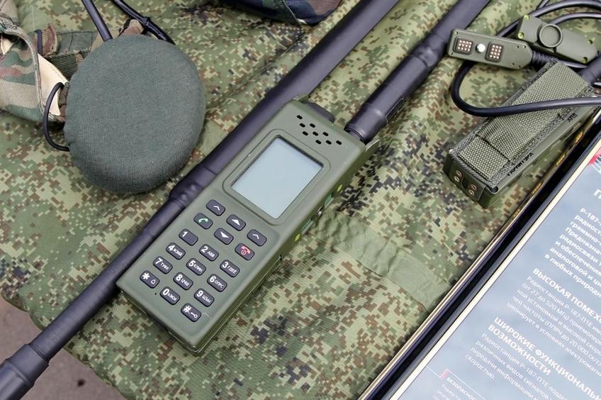 Разработана новая модель портативной радиостанции для военных