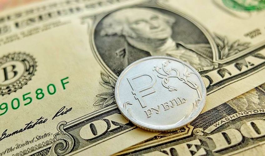 МВФ констатировал недооцененность рубля и завышенный курс доллара