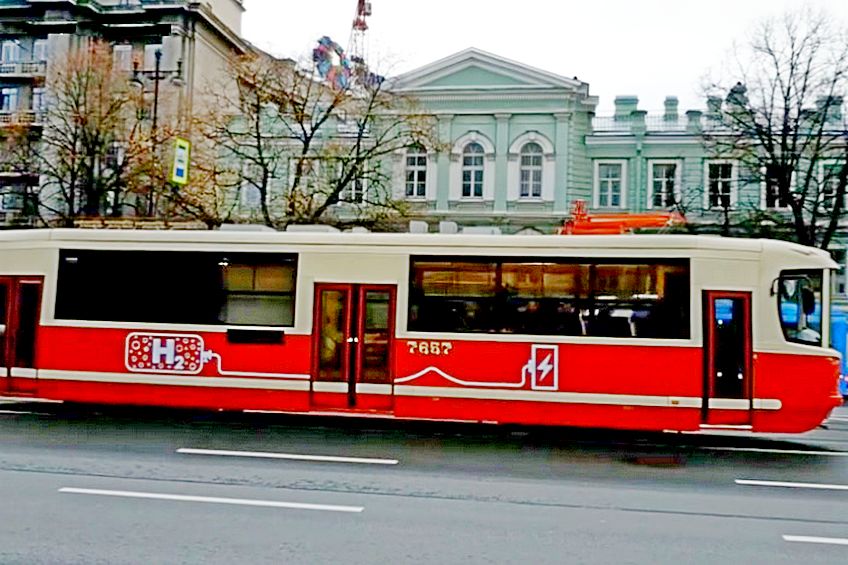 В России запустили трамвай на водородных топливных элементах