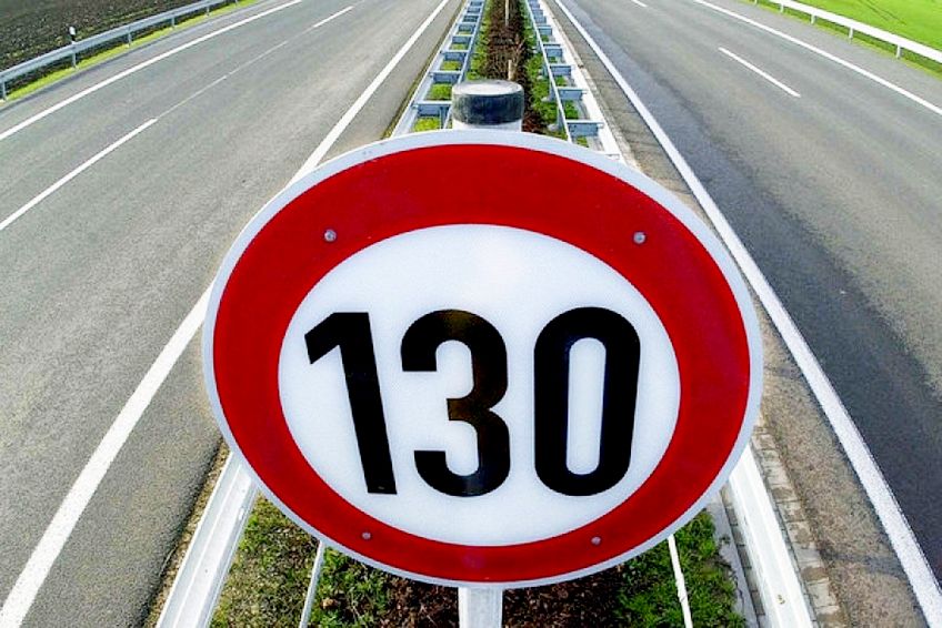 На некоторых российских трассах хотят повысить скоростной лимит