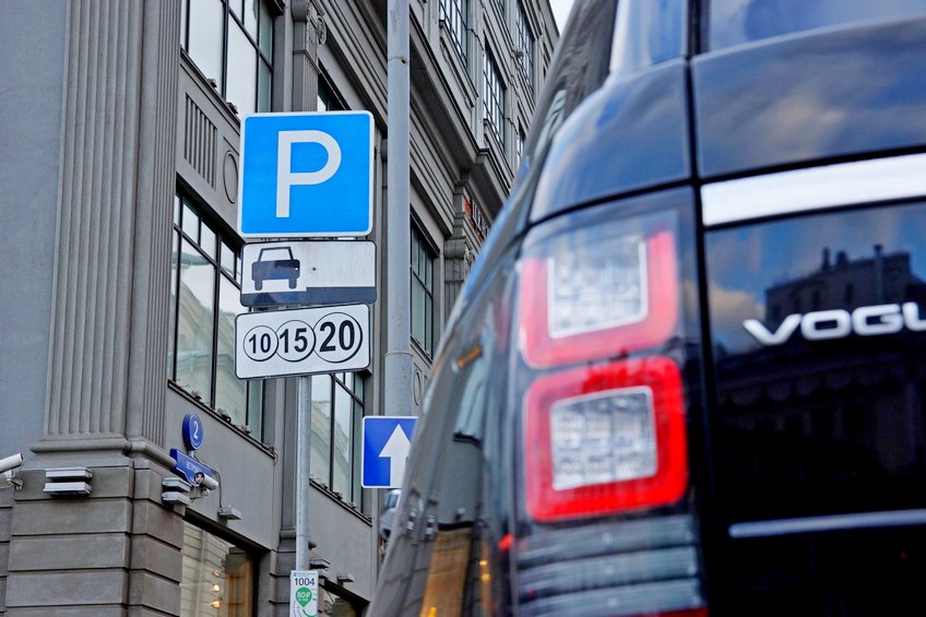 Парковка против личной жизни: данные миллионов россиян оказались в Сети