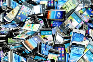 Редкий металл индий начали добывать из вышедших из употребления смартфонов